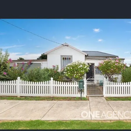 Stylish Lake Albert Cottage, Wagga Wagga Exterior photo