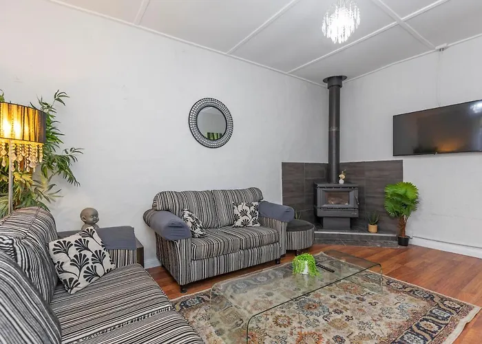 Stylish Lake Albert Cottage, Wagga Wagga